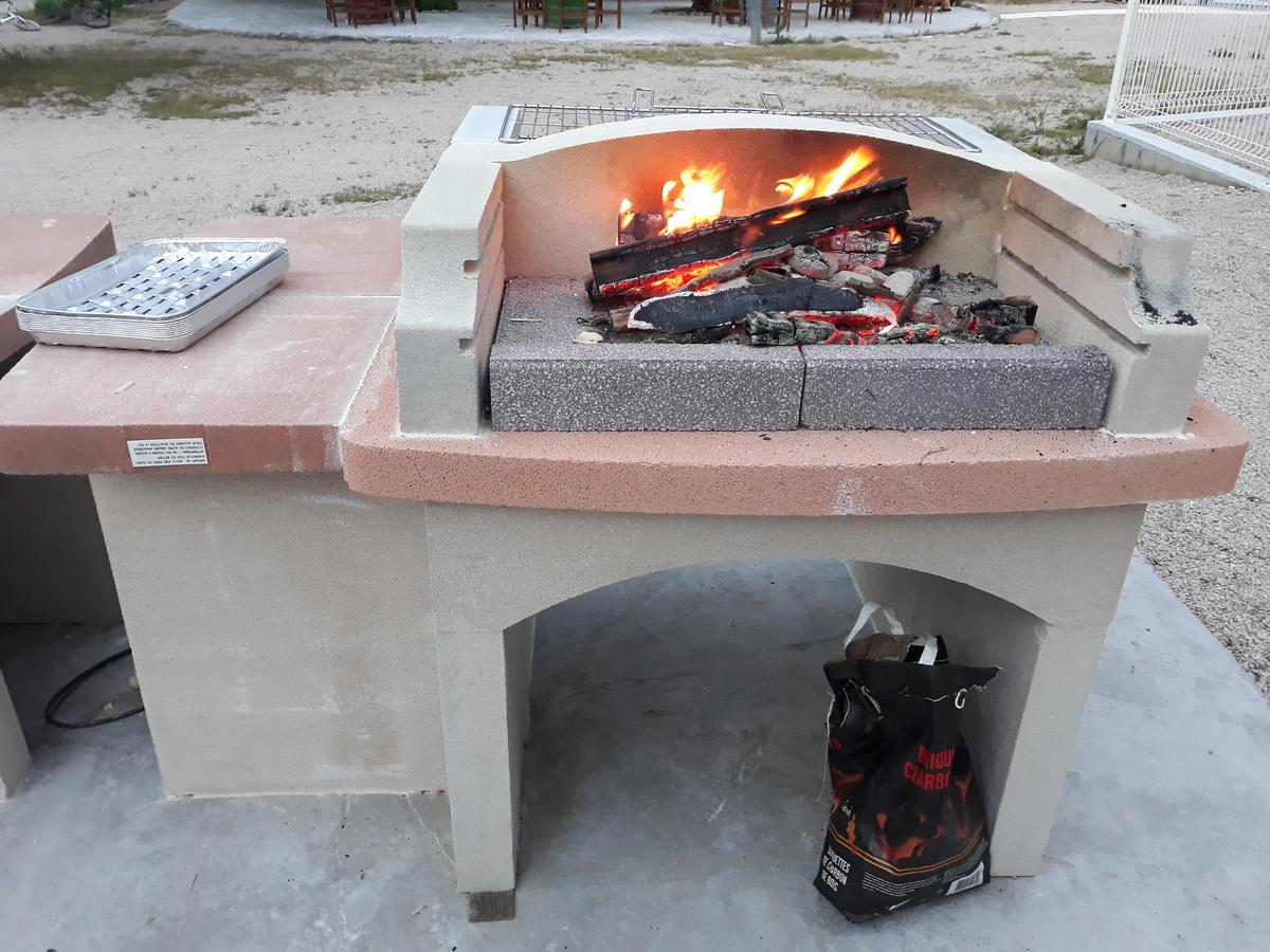 Camping Le Pre Saint-Andre Souvignargues Ngoại thất bức ảnh