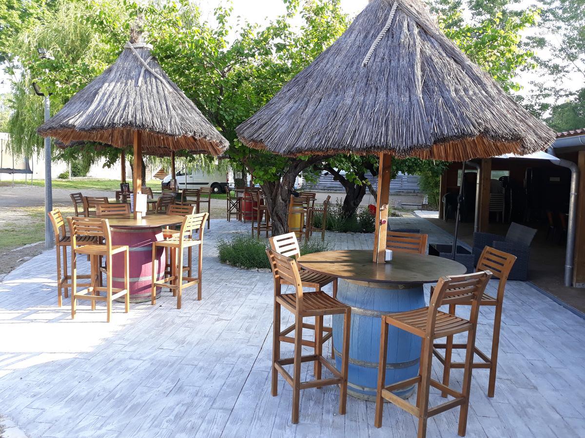 Camping Le Pre Saint-Andre Souvignargues Ngoại thất bức ảnh